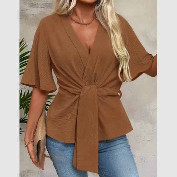 Luxe twist front blouse - Picture 10 of 16